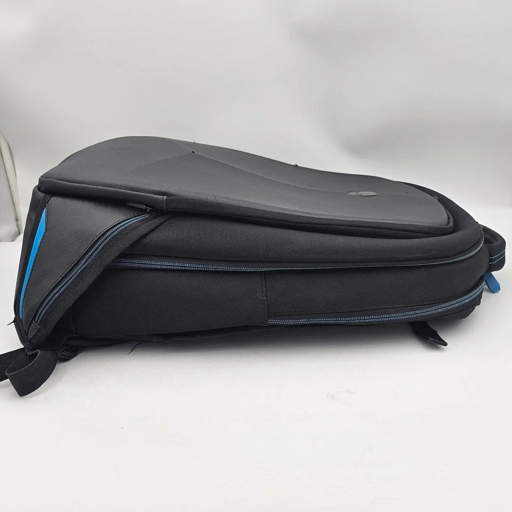 Alienware Vindicator 2.0 Gaming Laptop Backpack Black Blue Accents 17 Inch